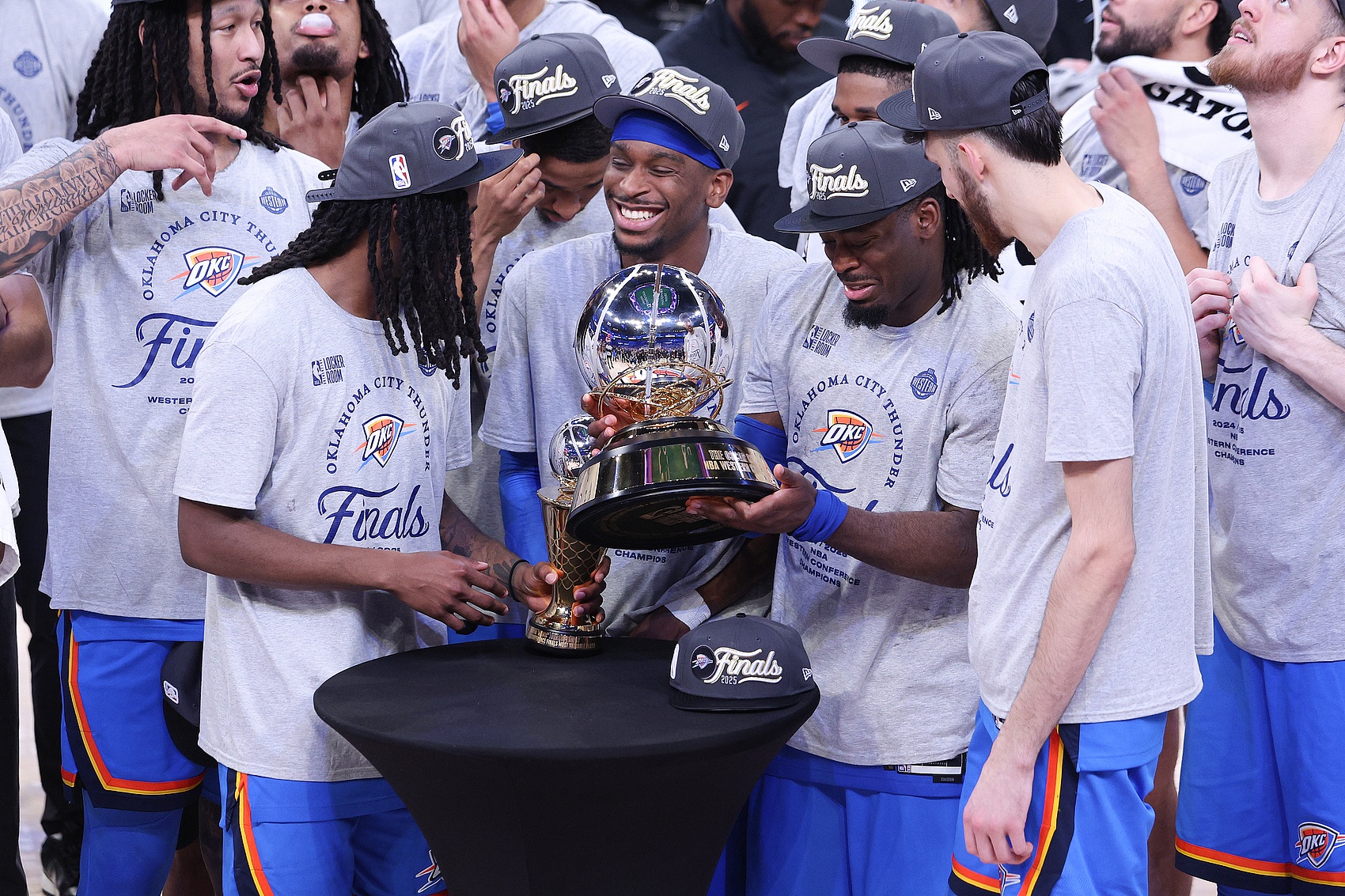 开云登录入口 -今夜荷甲传出新动向，俄克拉荷马雷霆内部沟通，管理层表态——赛场秩序良好，医务组通报恢复的简单介绍